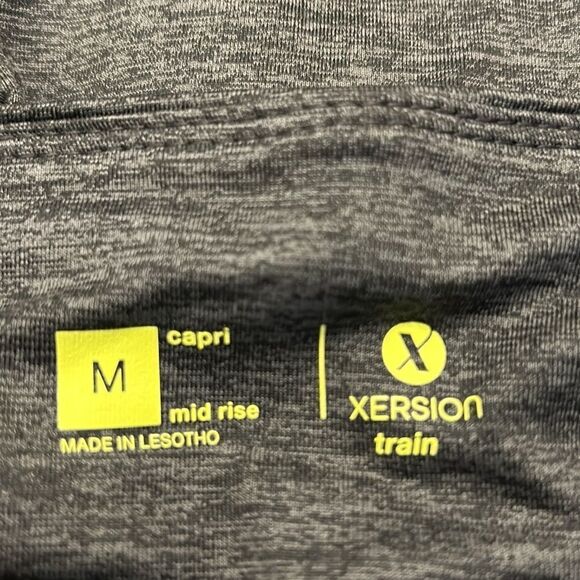 Xersion black gray mid rise high compression capri athletic pants Size M New - Picture 9 of 11